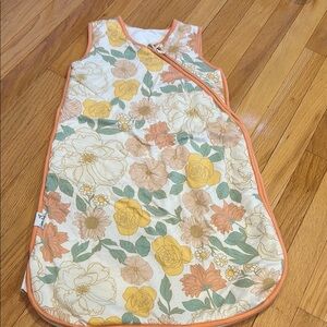 Copper pearl sleep sac peach florals